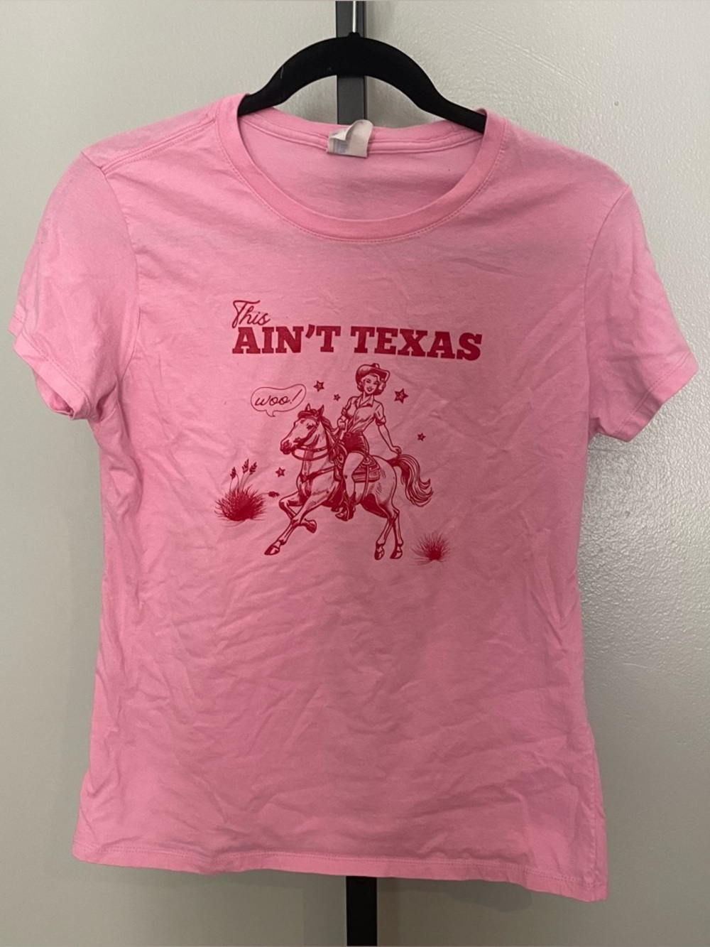 This Ain't Texas Pink and Red T-Shirt Size Small
